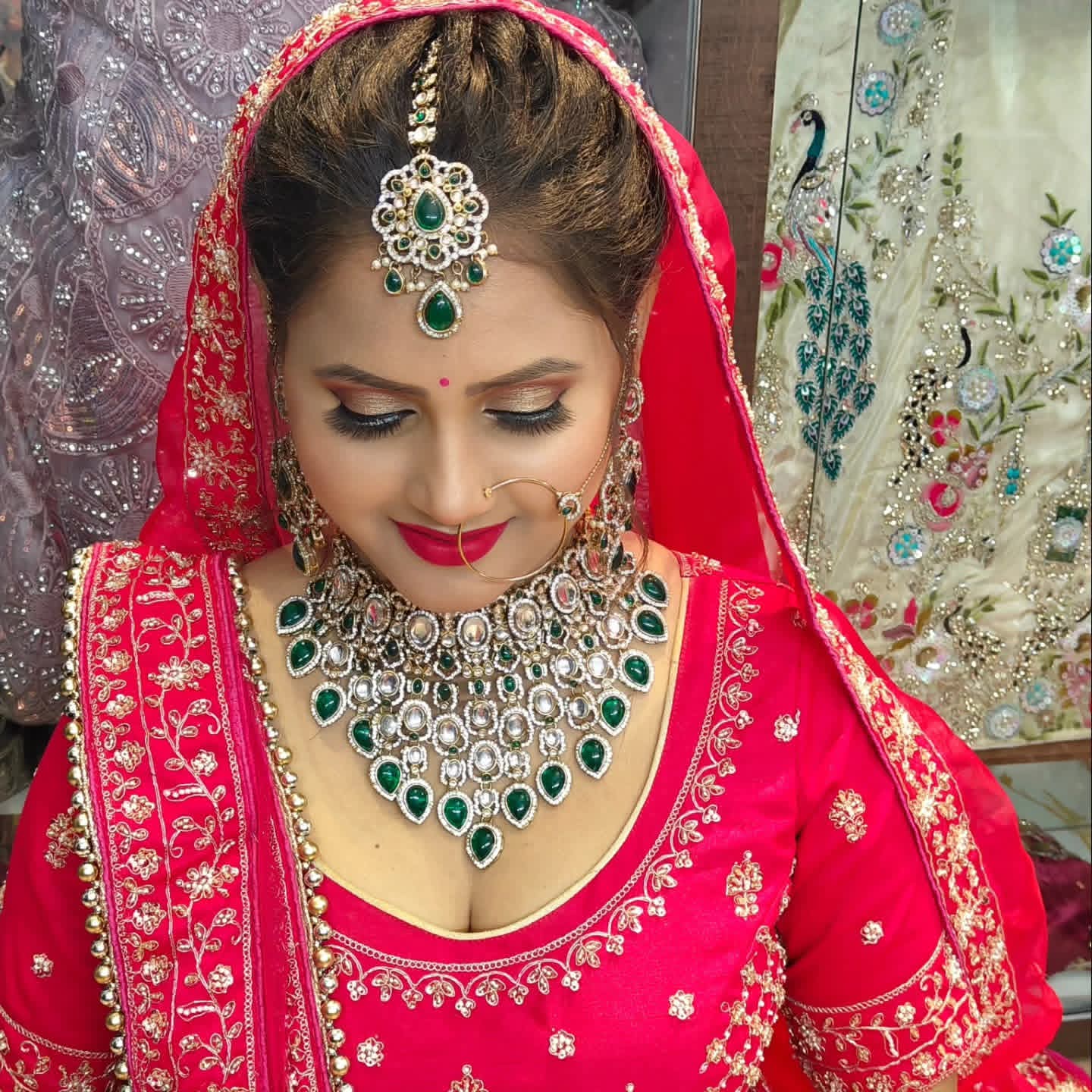 Looks and Locks bride in kundan jewellery