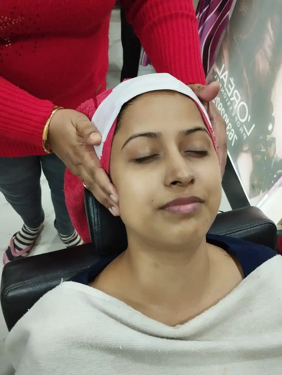 Soothing facial massage at Looks and Locks