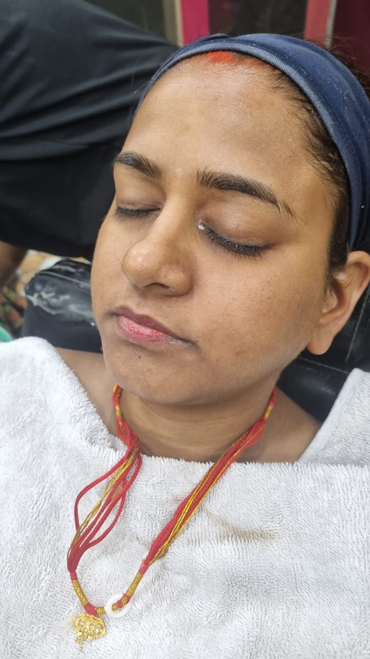 Skin facial client treatment at Looks and Locks